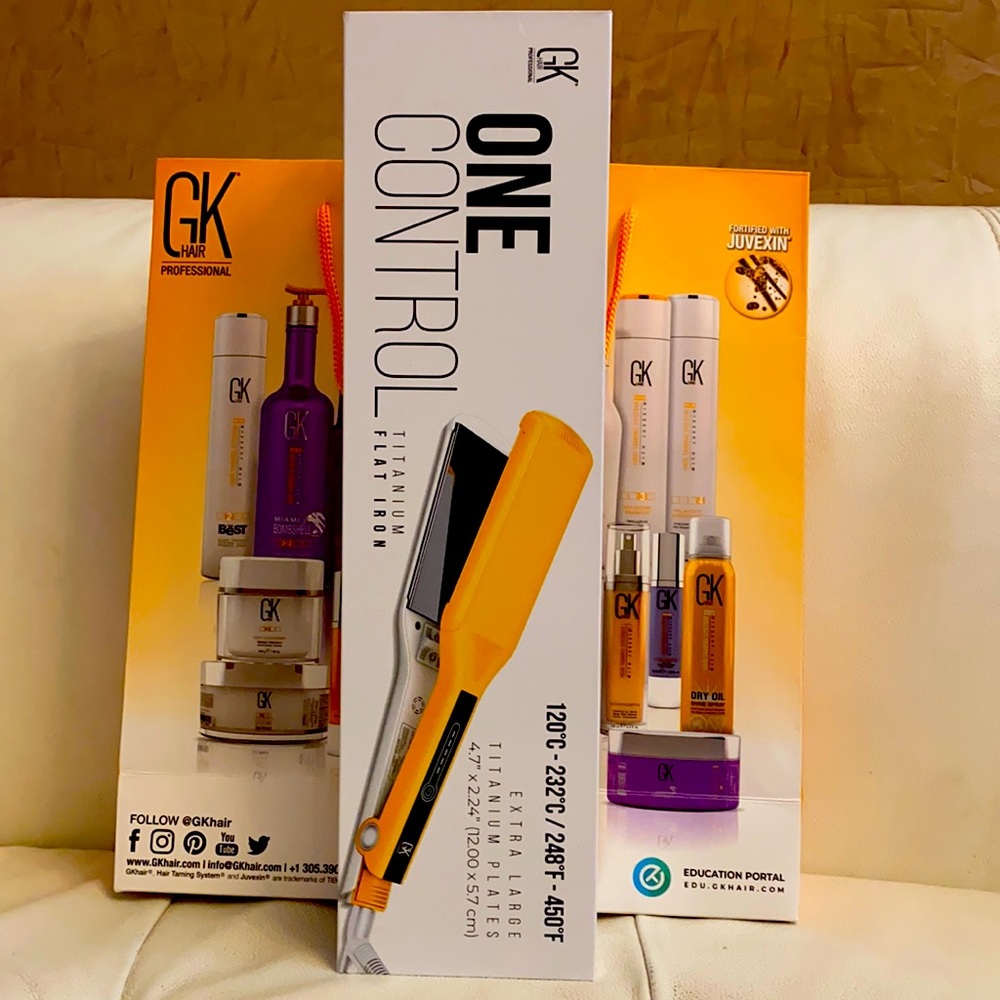 💯 New in Box GK One Control Titanium Flat Iron